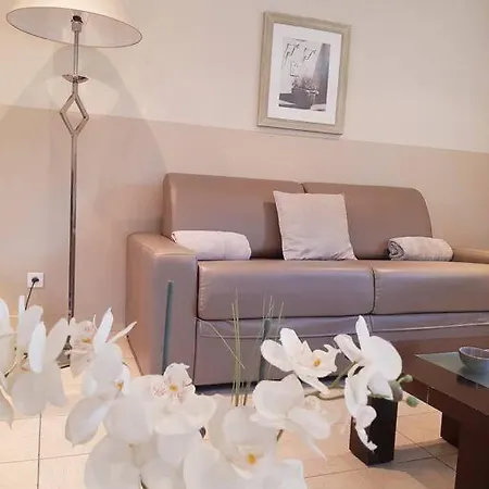 Centre A 5 Mn A Pied Du Palais Et Plages Appartement *